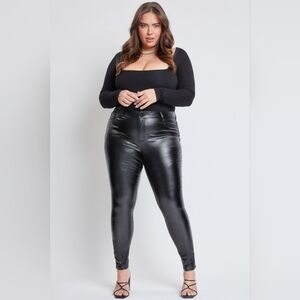 NEW WITH TAGS YMI Jr PLUS   Hi-Rise Metallic Black Skinny Jeans